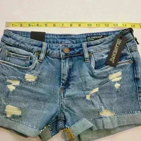 NWT Women's Blanknyc The Fulton Roll Up Distressed Denim Shorts. Size 26 - Picture 9 of 11